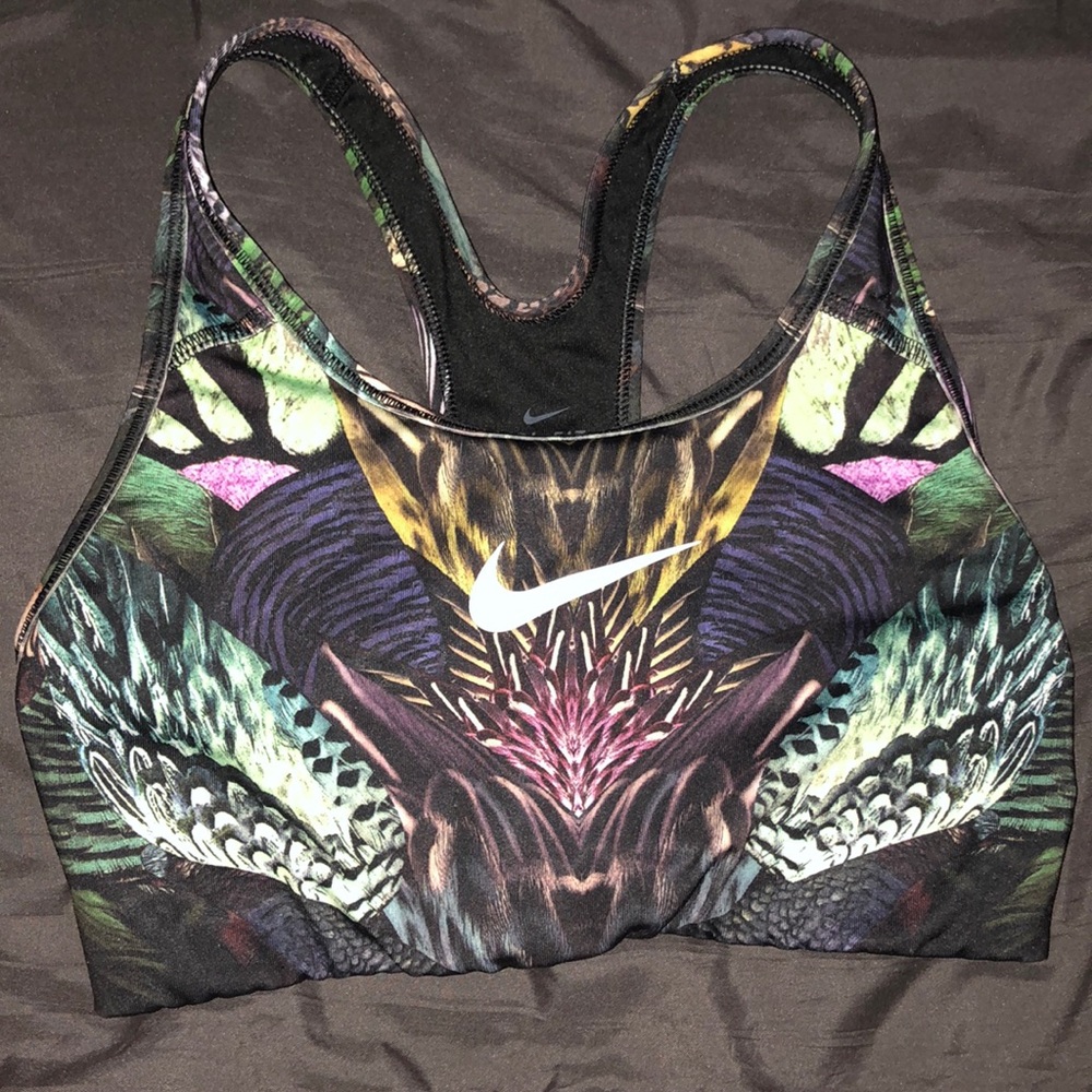 Nike sports bra. Only worn twice.